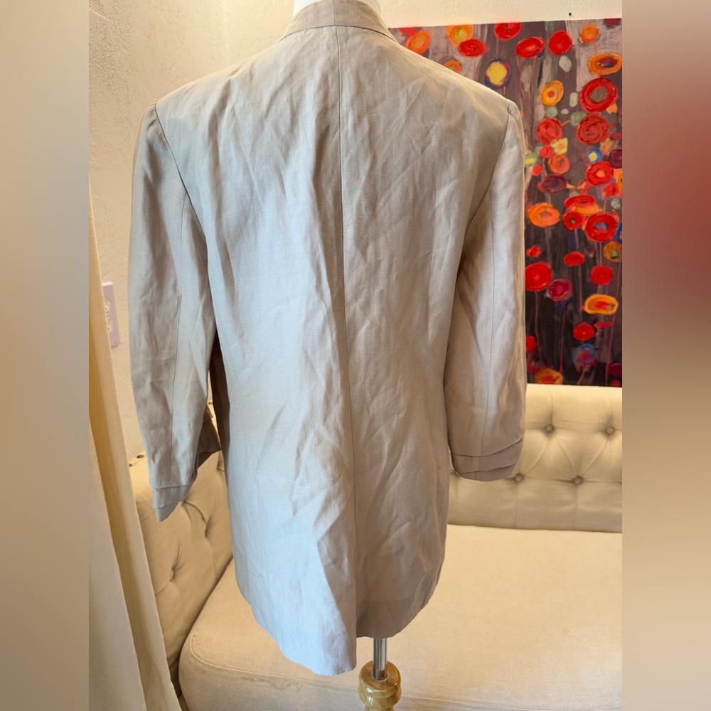 Aritzia Babaton
Power Hip Linen Blazer in Kasha Taupe size 8 - Picture 5 of 10